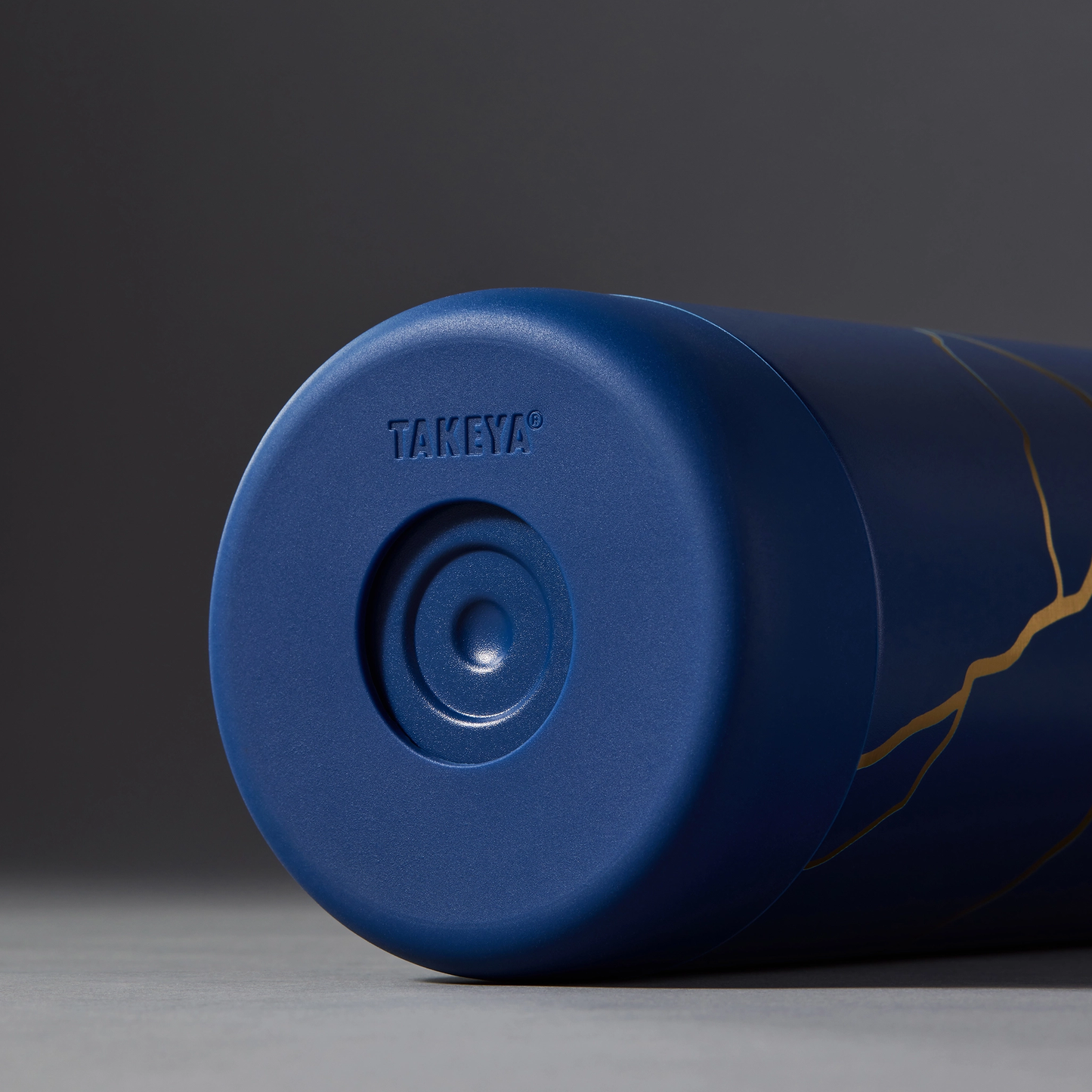 kintsugi-water-bottle-with-spout-lid-q5 51390-TK_HO25_Kintsugi_Takeya9249.png